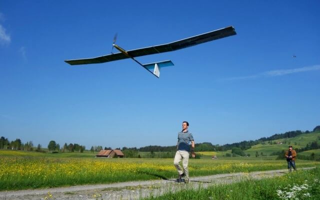 rekorder napelemes repülő