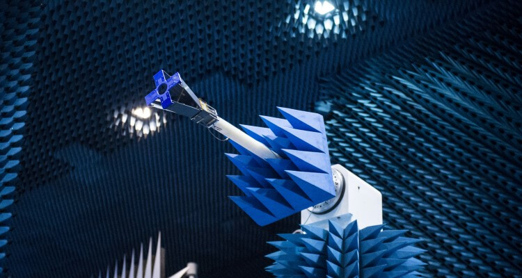 Qarman_CubeSat_in_Hertz_test_chamber