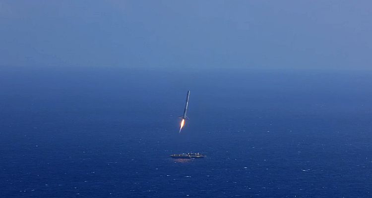 spaceX rakéta landolás a tengeri platformon